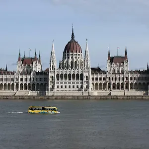 Design In The Center With Ac Apartment