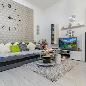 Grey Orchid - Studio Apartamento